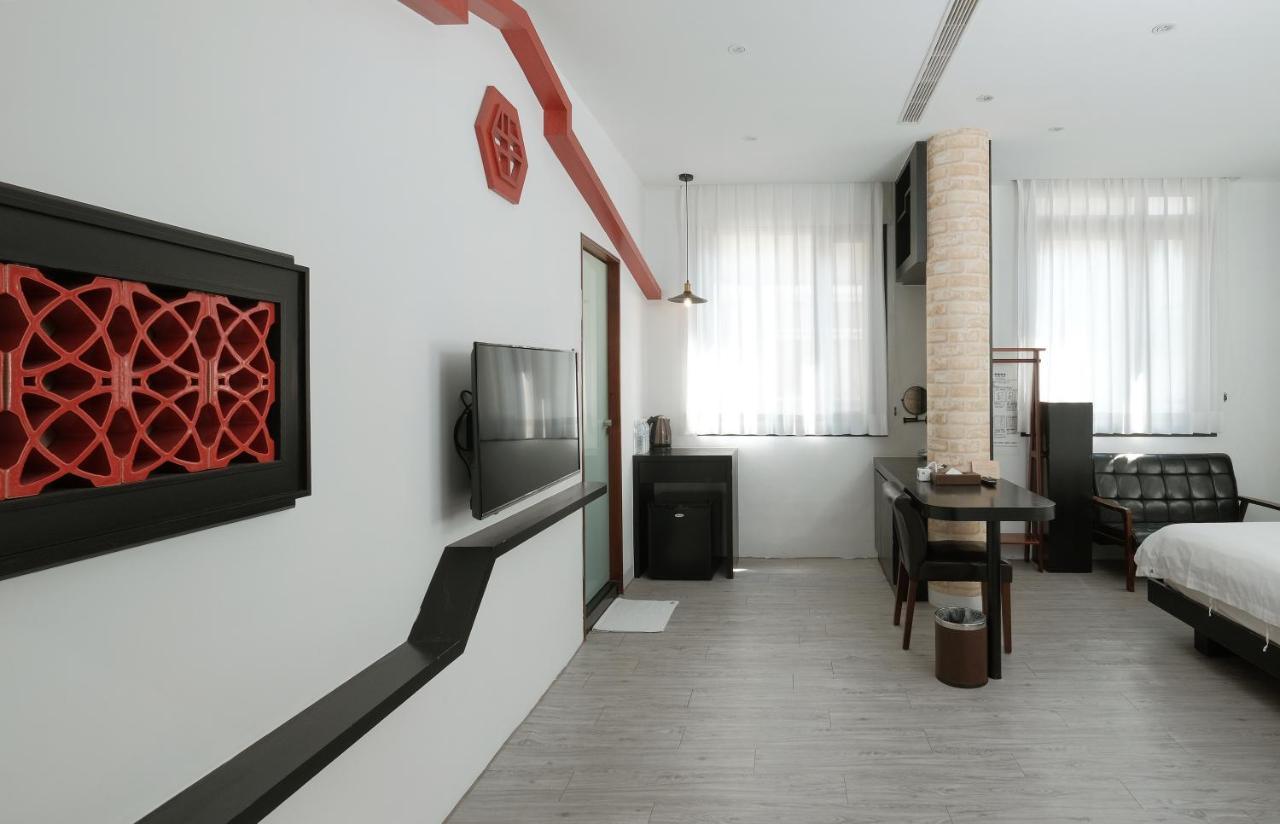Journey Hostel Tainan Bagian luar foto