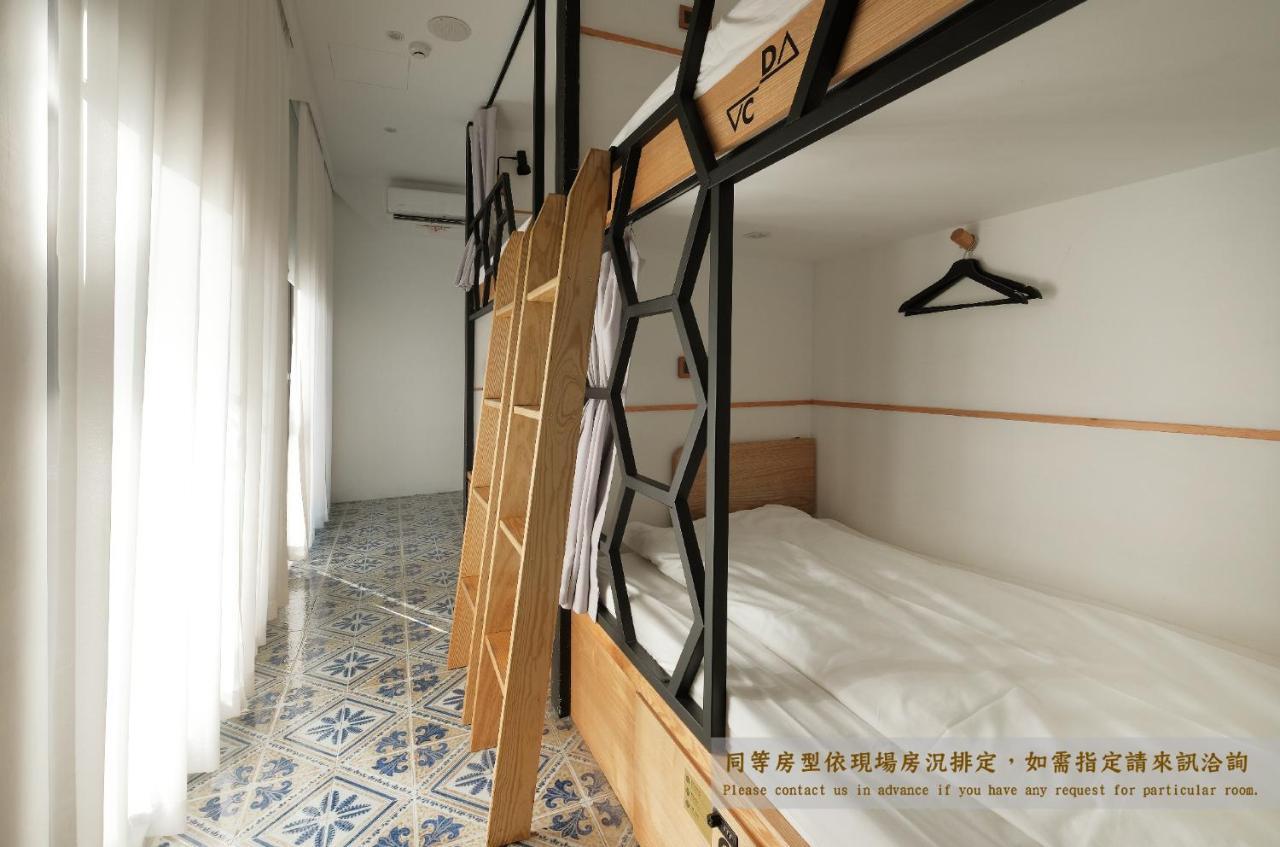 Journey Hostel Tainan Bagian luar foto