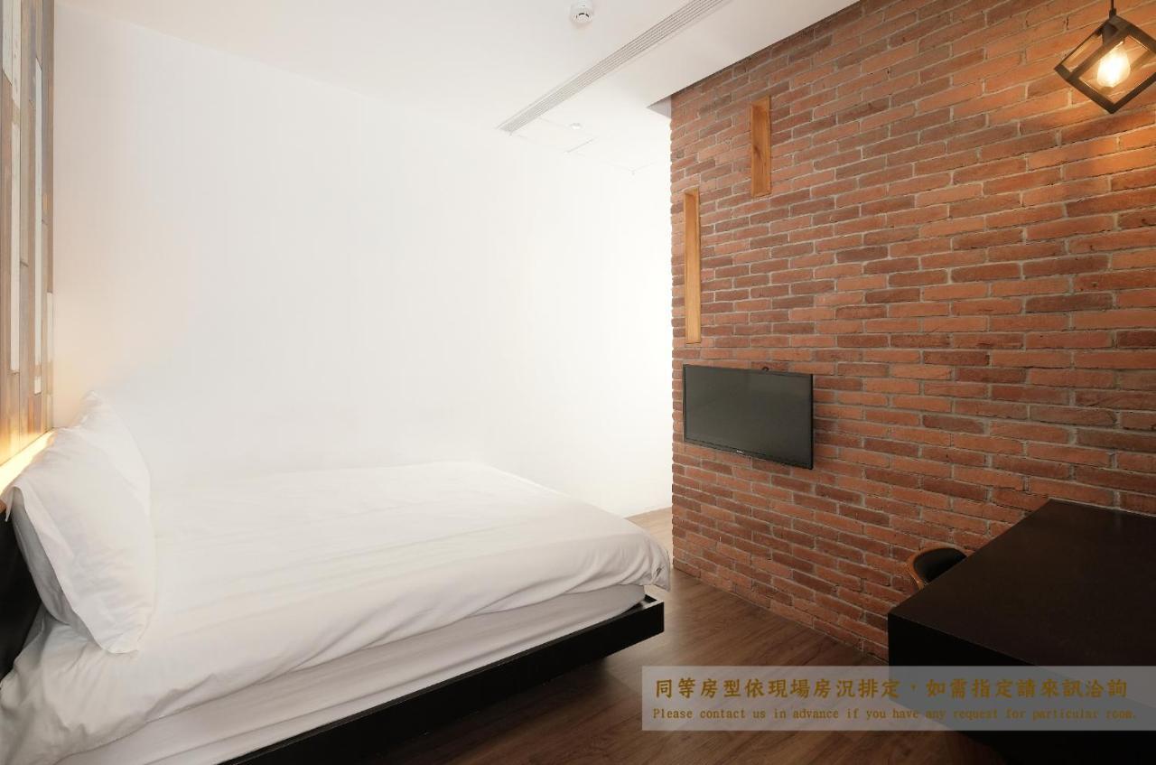 Journey Hostel Tainan Bagian luar foto