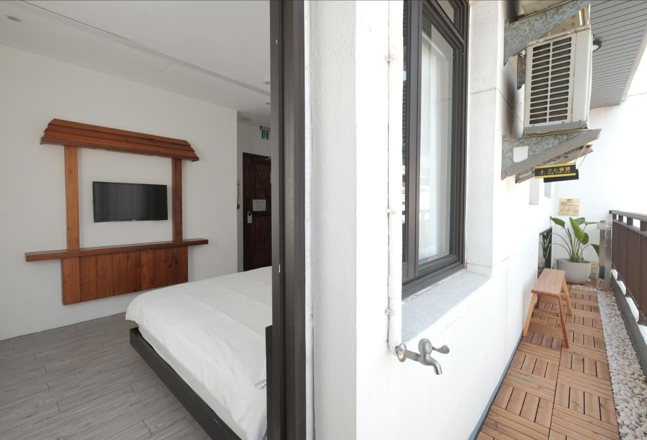 Journey Hostel Tainan Bagian luar foto